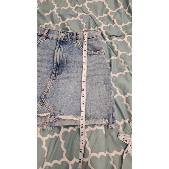 Zara Distressed Denim Mini Skirt Womens Small Raw Hem Light Wash - Picture 7 of 8